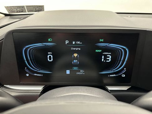 Used 2024 Kia Niro LX FWD image 18