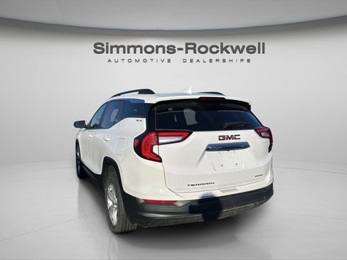 Used 2022 GMC Terrain SLE w/ Driver Convenience Package image 6