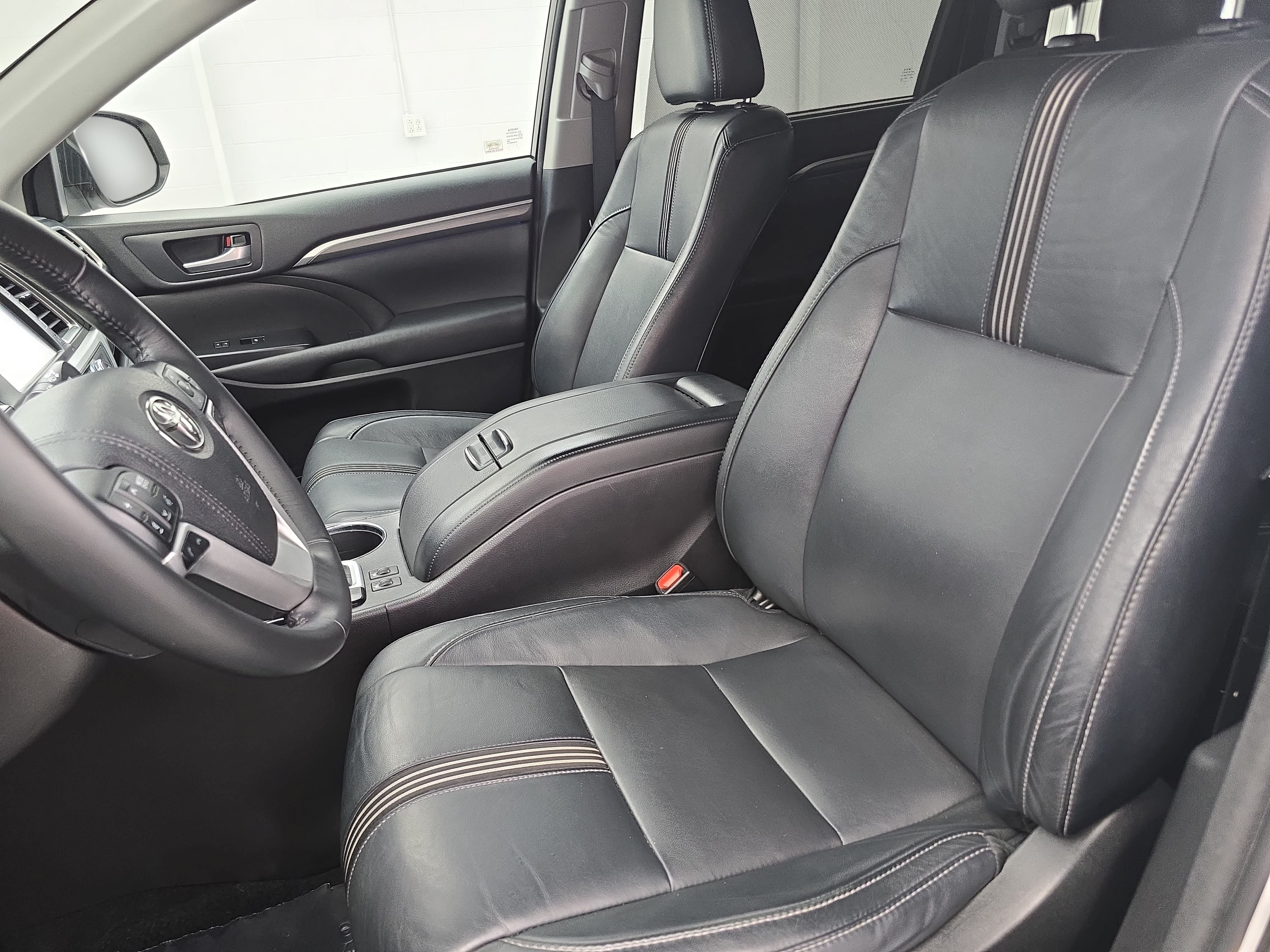 Used 2017 Toyota Highlander SE AWD/4WD image 16