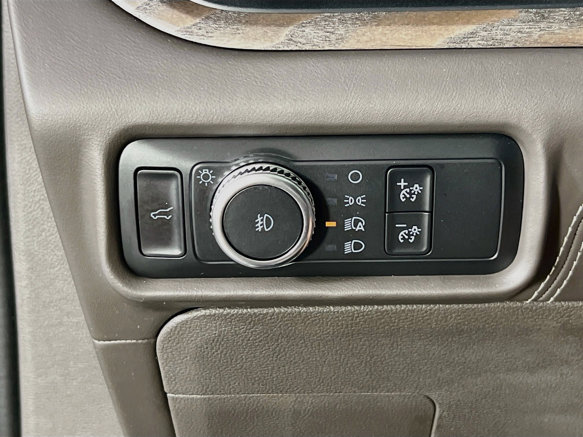 Used 2021 Ford Explorer Platinum w/ Equipment Group 601A AWD/4WD image 10