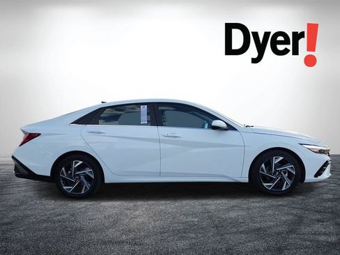 Used 2025 Hyundai Elantra SEL FWD image 2