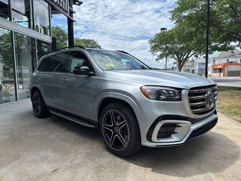 Used 2025 Mercedes-Benz GLS 450 4MATIC image 2