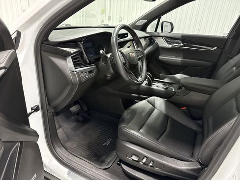 Used 2024 Cadillac XT6 Premium Luxury image 10