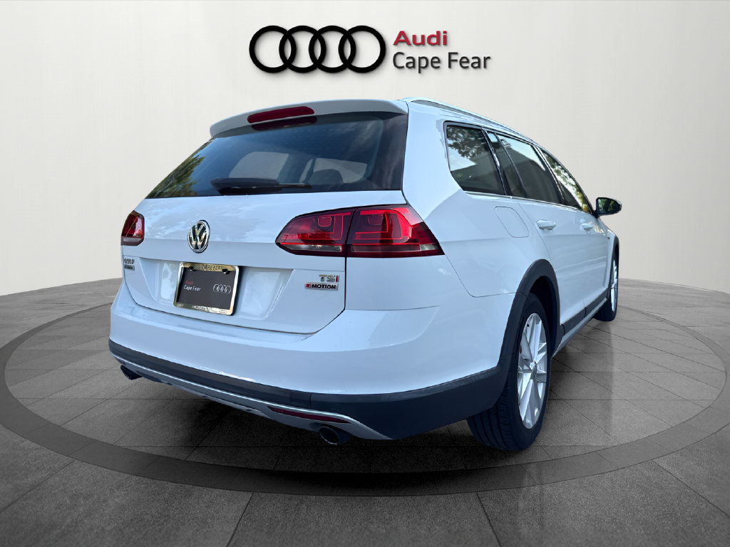 Used 2017 Volkswagen Golf Alltrack AWD/4WD image 6