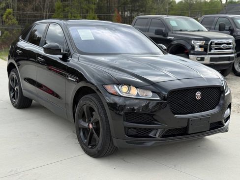 Used 2019 Jaguar F-PACE Premium image 3