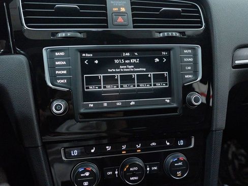 Used 2016 Volkswagen Golf 4-Door image 30