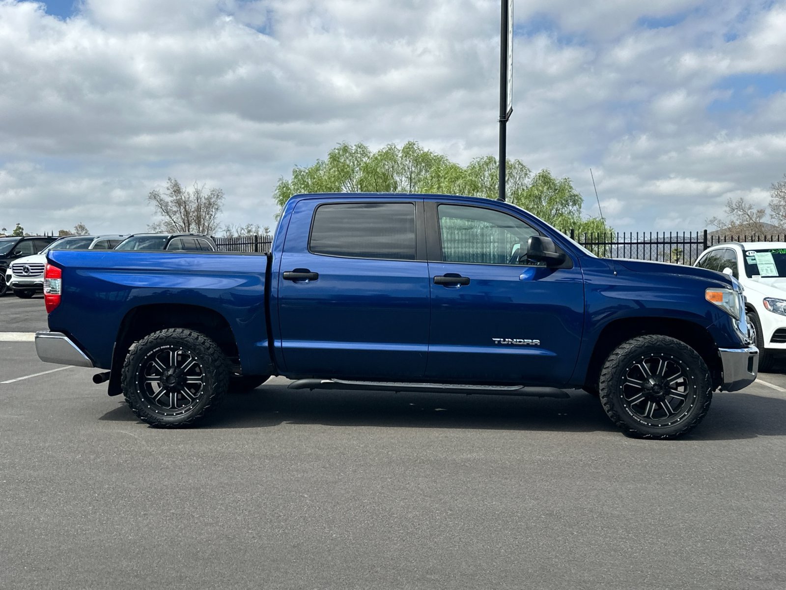 Used 2014 Toyota Tundra SR5 w/ SR5 Upgrade Package RWD image 2