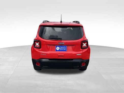 Used 2019 Jeep Renegade Latitude w/ Cold Weather Group image 5