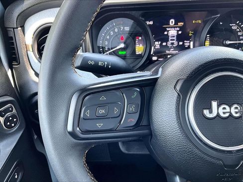 Used 2024 Jeep Wrangler Unlimited AWD/4WD image 22