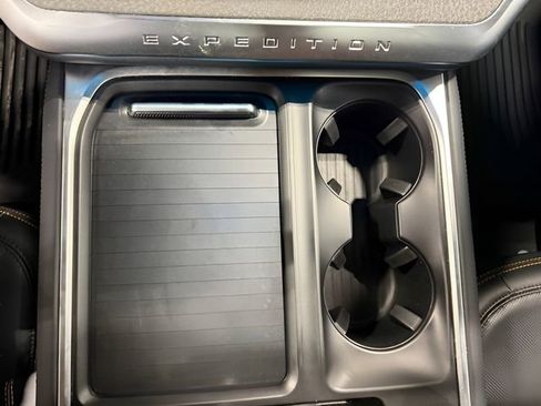 Used 2025 Ford Expedition Tremor AWD/4WD image 31