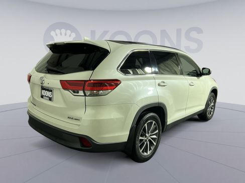 Used 2019 Toyota Highlander XLE AWD/4WD image 16