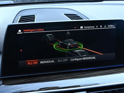 Used 2020 BMW 530i w/ Convenience Package image 17