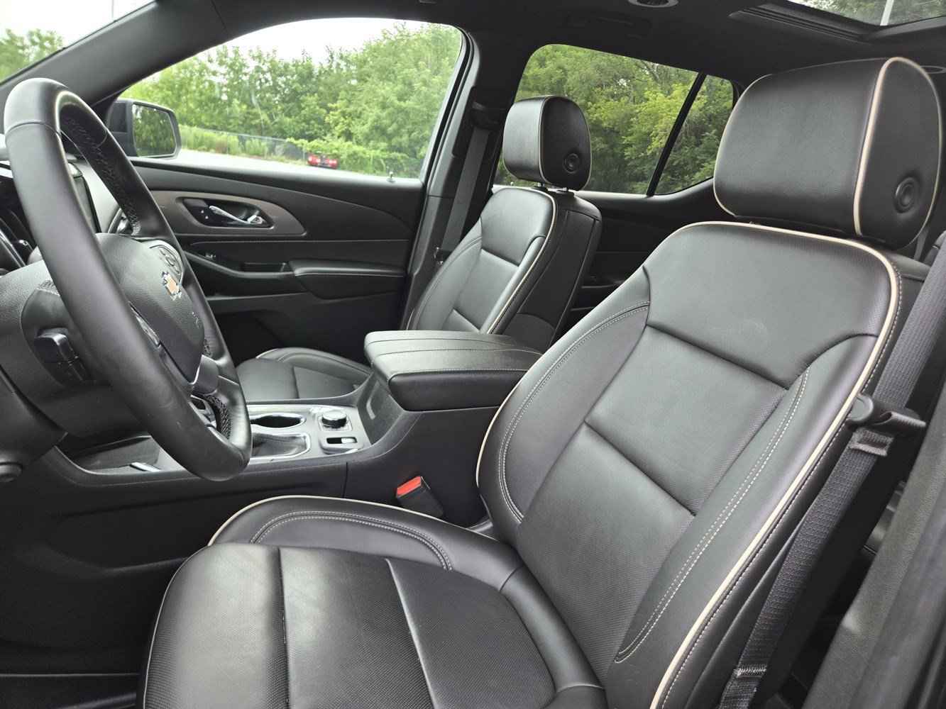Used 2023 Chevrolet Traverse Premier AWD/4WD image 27