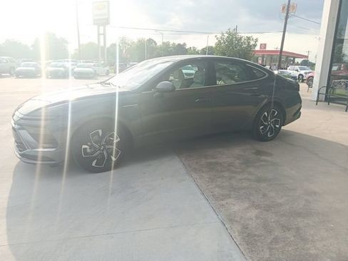 Used 2025 Hyundai Sonata SEL FWD image 5