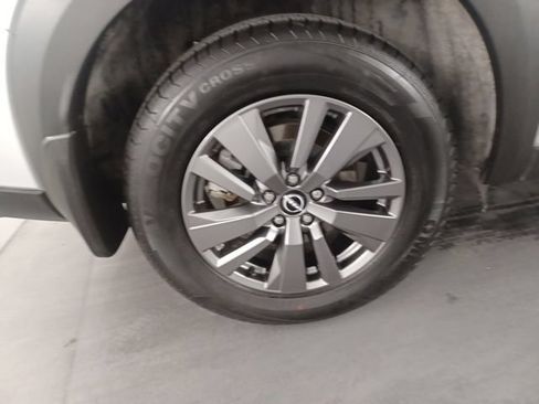 Used 2024 Nissan Pathfinder SV FWD image 11