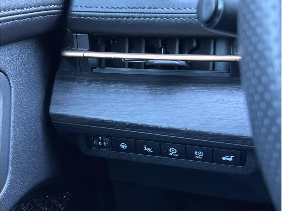 Used 2024 Nissan Ariya FWD image 19