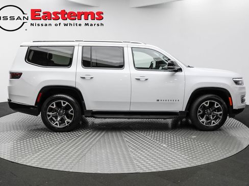 Used 2023 Jeep Wagoneer Series III w/ Preferred Equipment Group RWD image 4