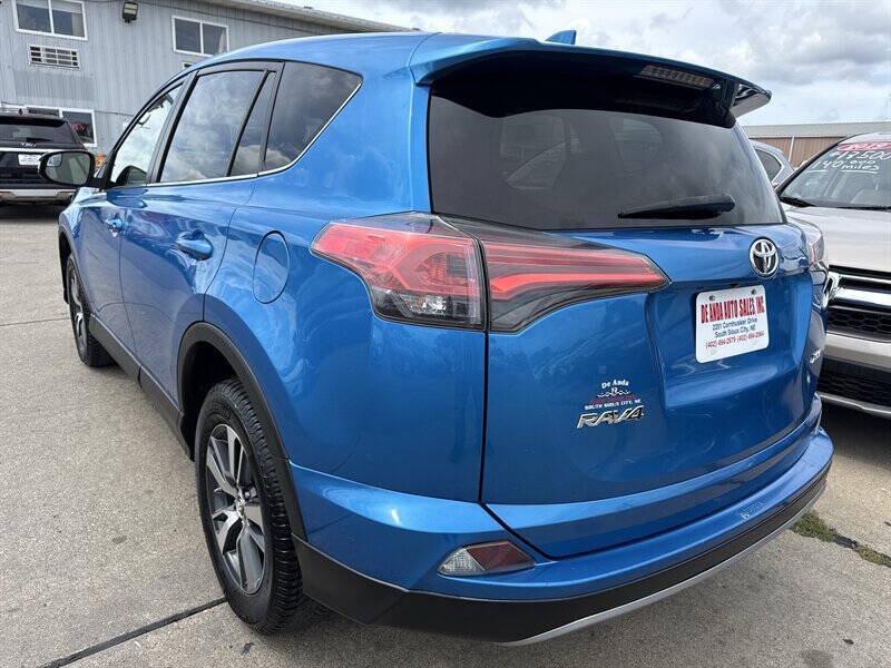 Used 2018 Toyota RAV4 XLE w/ Carpet Mat Package FWD image 5