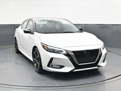 Used 2022 Nissan Sentra SR w/ SR Premium Package FWD image 2