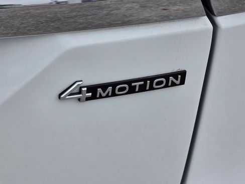 Used 2025 Volkswagen Atlas SE image 34