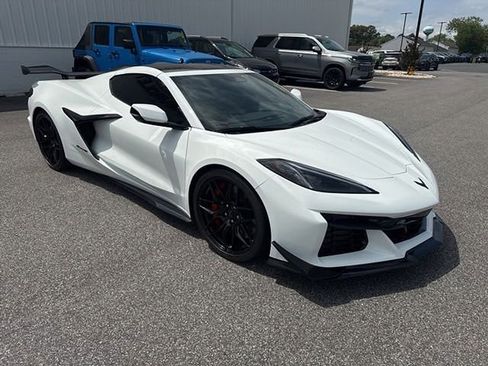 Used 2024 Chevrolet Corvette Z06 w/ Z07 Performance Package RWD image 8