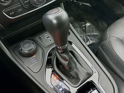 Certified 2021 Jeep Cherokee Limited image 25