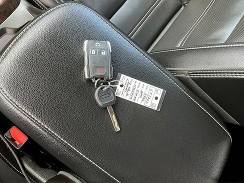 Used 2022 GMC Canyon Denali image 9