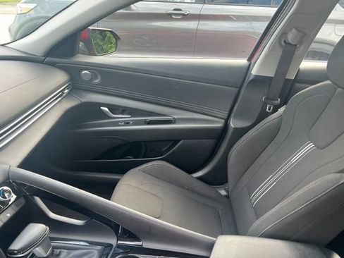 Used 2025 Hyundai Elantra SEL FWD image 11