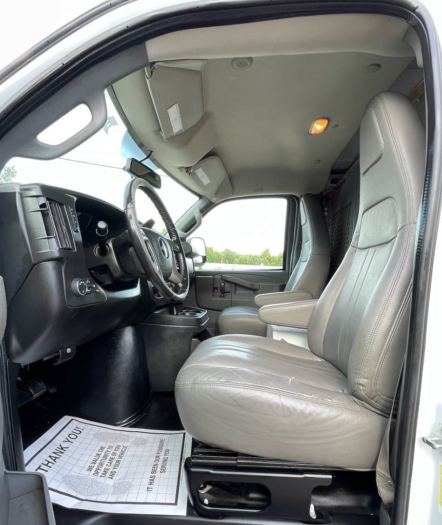 Used 2017 Chevrolet Express 2500 Extended RWD image 14