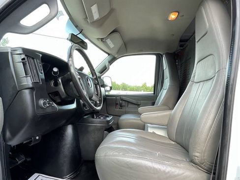 Used 2017 Chevrolet Express 2500 Extended RWD image 14