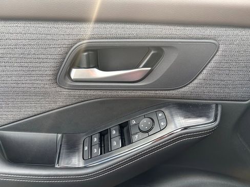 Used 2023 Nissan Rogue SV image 10