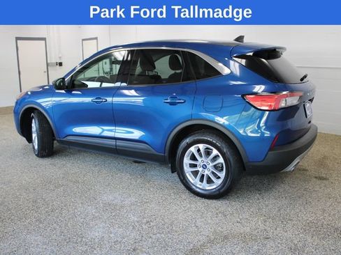 Used 2022 Ford Escape SE w/ Cold Weather Package FWD image 2