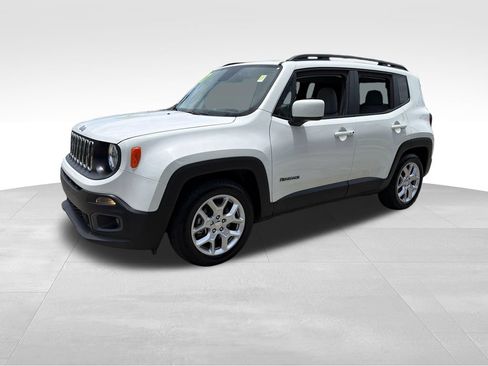 Used 2017 Jeep Renegade Latitude FWD image 3