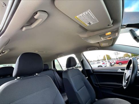 Used 2019 Volkswagen Golf S image 13