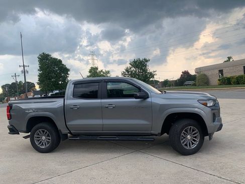 Used 2024 Chevrolet Colorado LT w/ LT Convenience Package II RWD image 5