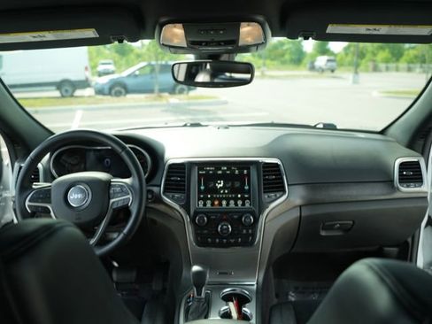 Used 2018 Jeep Grand Cherokee Altitude RWD image 26