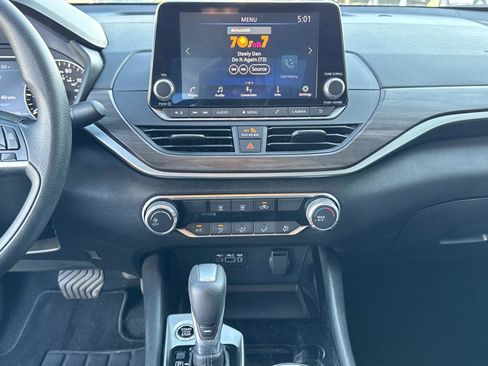 Used 2024 Nissan Altima 2.5 SV image 23