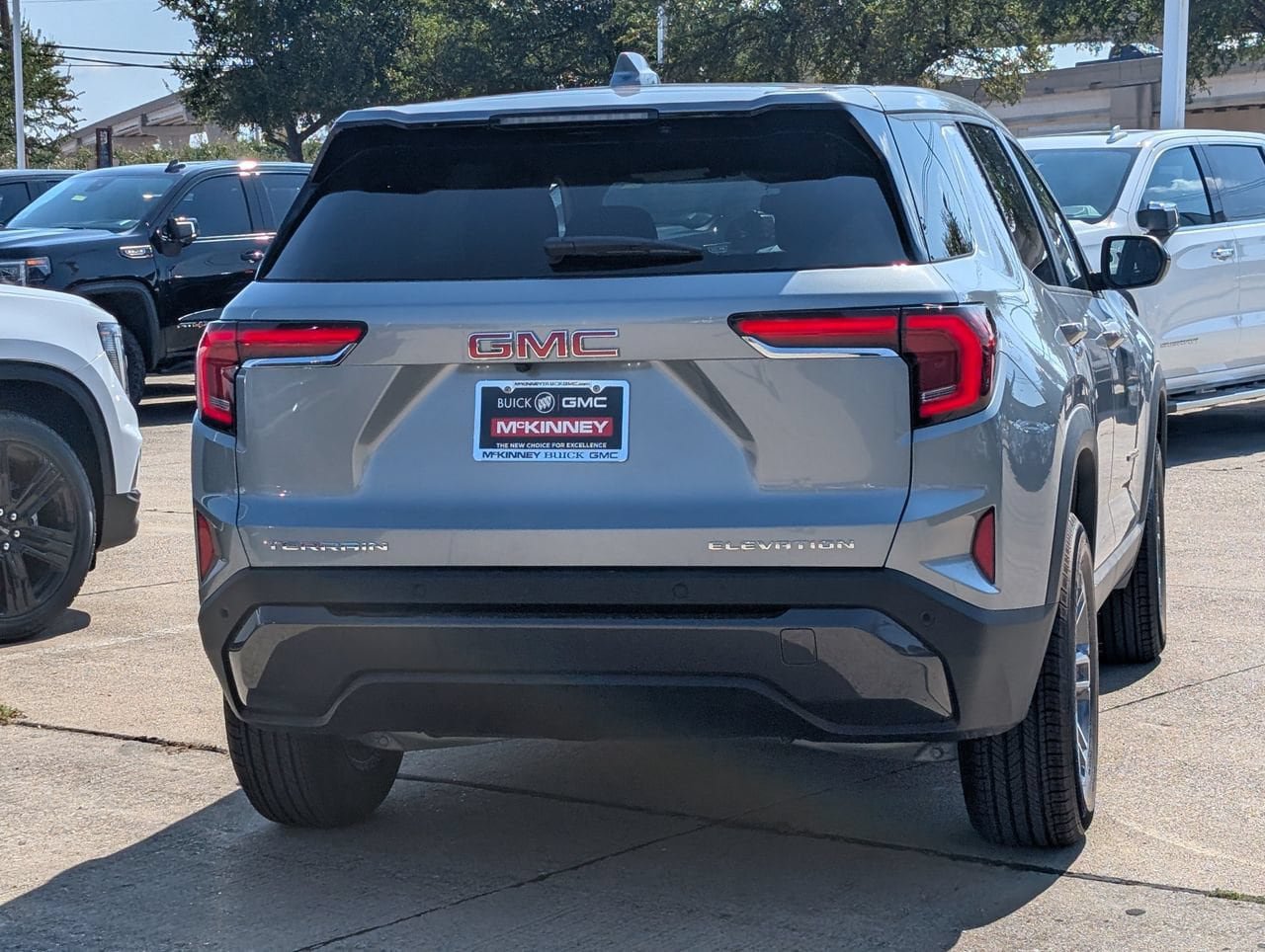 New 2027 GMC Terrain Elevation w/ LPO, Floor Liner Package FWD image 4