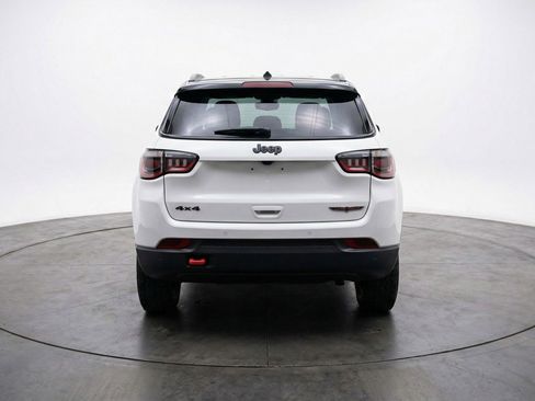 Used 2025 Jeep Compass Trailhawk image 7