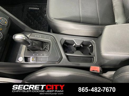 Used 2018 Volkswagen Tiguan SE w/ Panoramic Sunroof Package FWD image 23