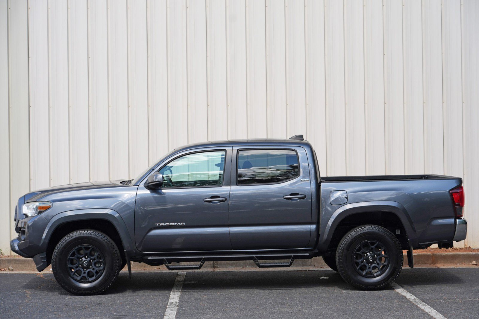 Used 2020 Toyota Tacoma SR5 RWD image 41