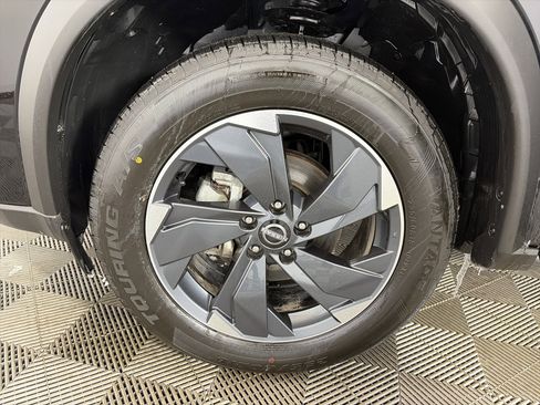 Used 2024 Nissan Rogue SV image 13