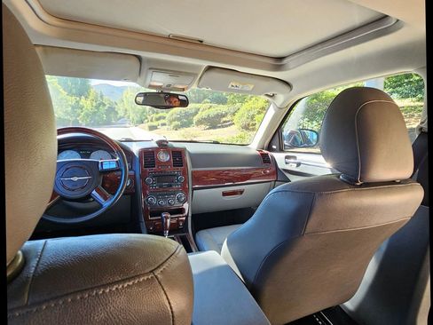 Used 2005 Chrysler 300 Touring image 38