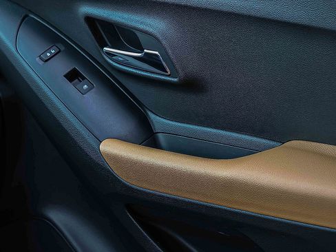 Used 2017 Chevrolet Trax LT w/ LT Convenience Package image 15