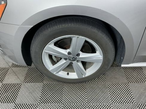 Used 2013 Volkswagen Passat 2.5 SE image 9