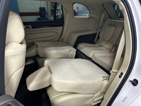 Used 2019 Lincoln MKT AWD image 36