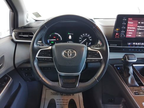 Used 2022 Toyota Sienna XLE w/ XLE Plus Package FWD image 24