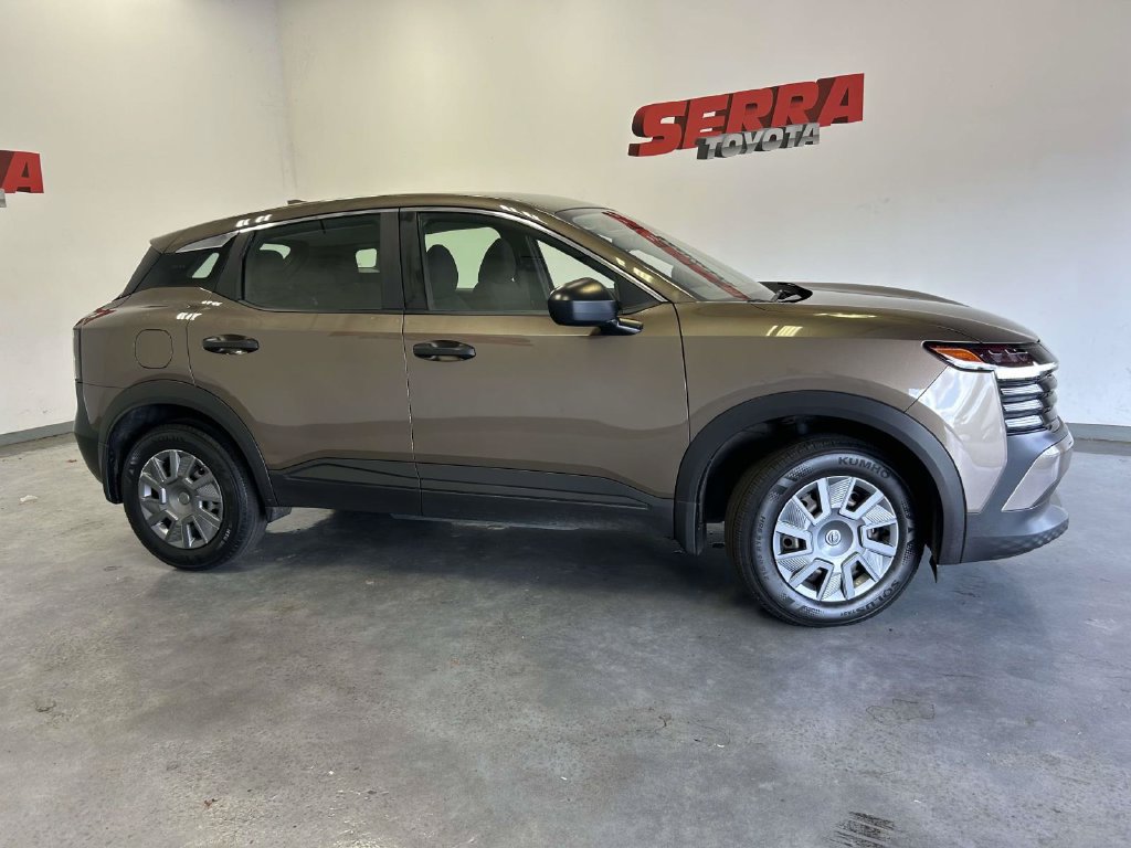 Used 2025 Nissan Kicks S AWD/4WD image 2