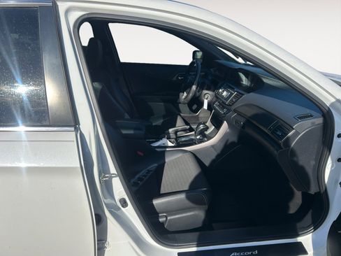 Used 2017 Honda Accord Sport image 15