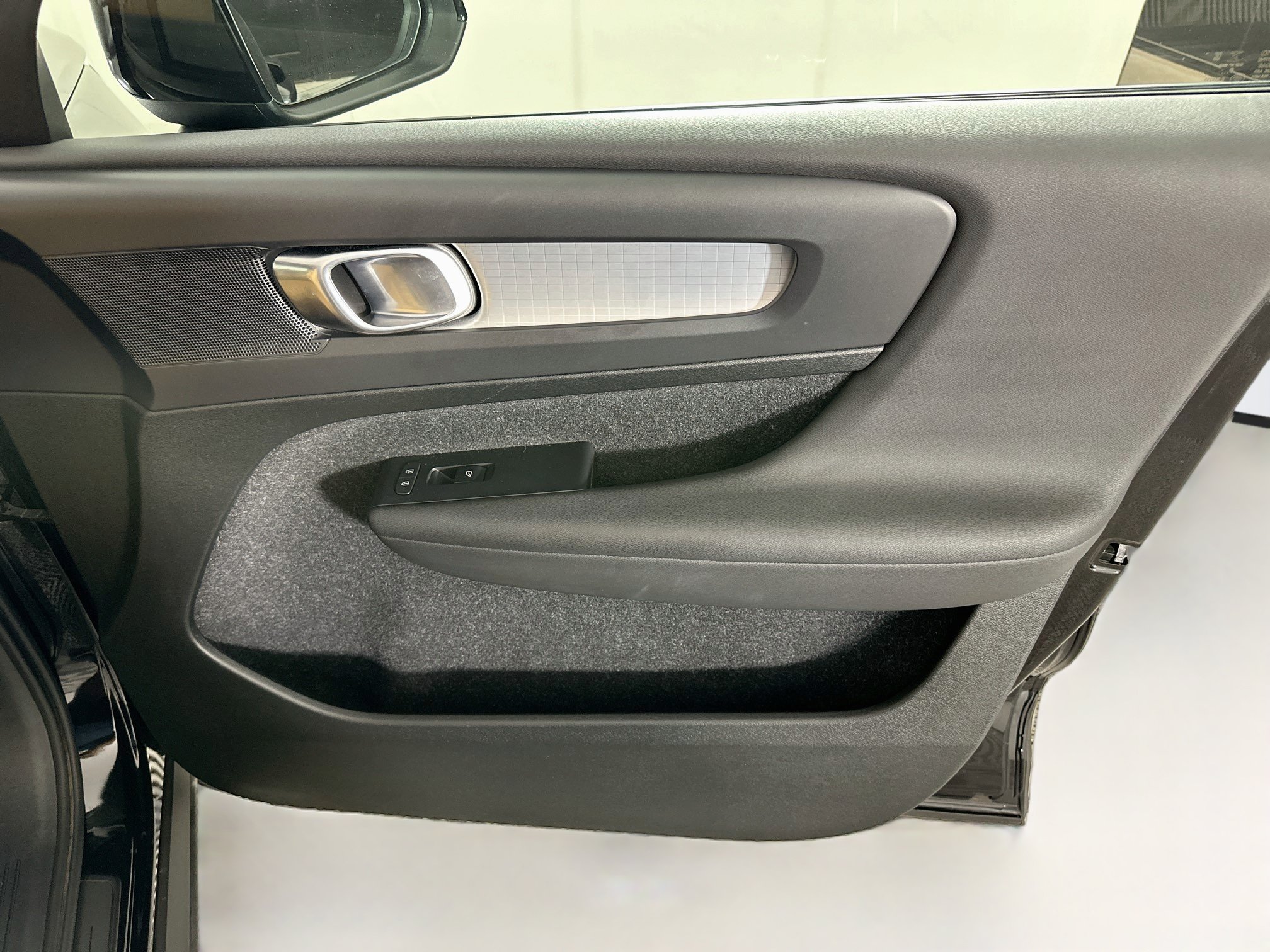 Used 2020 Volvo XC40 T5 Momentum AWD/4WD image 32